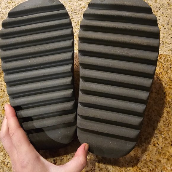 Yeezy slides mens 6 (women's 6.5 to 7) - slate gray - Picture 3 of 5